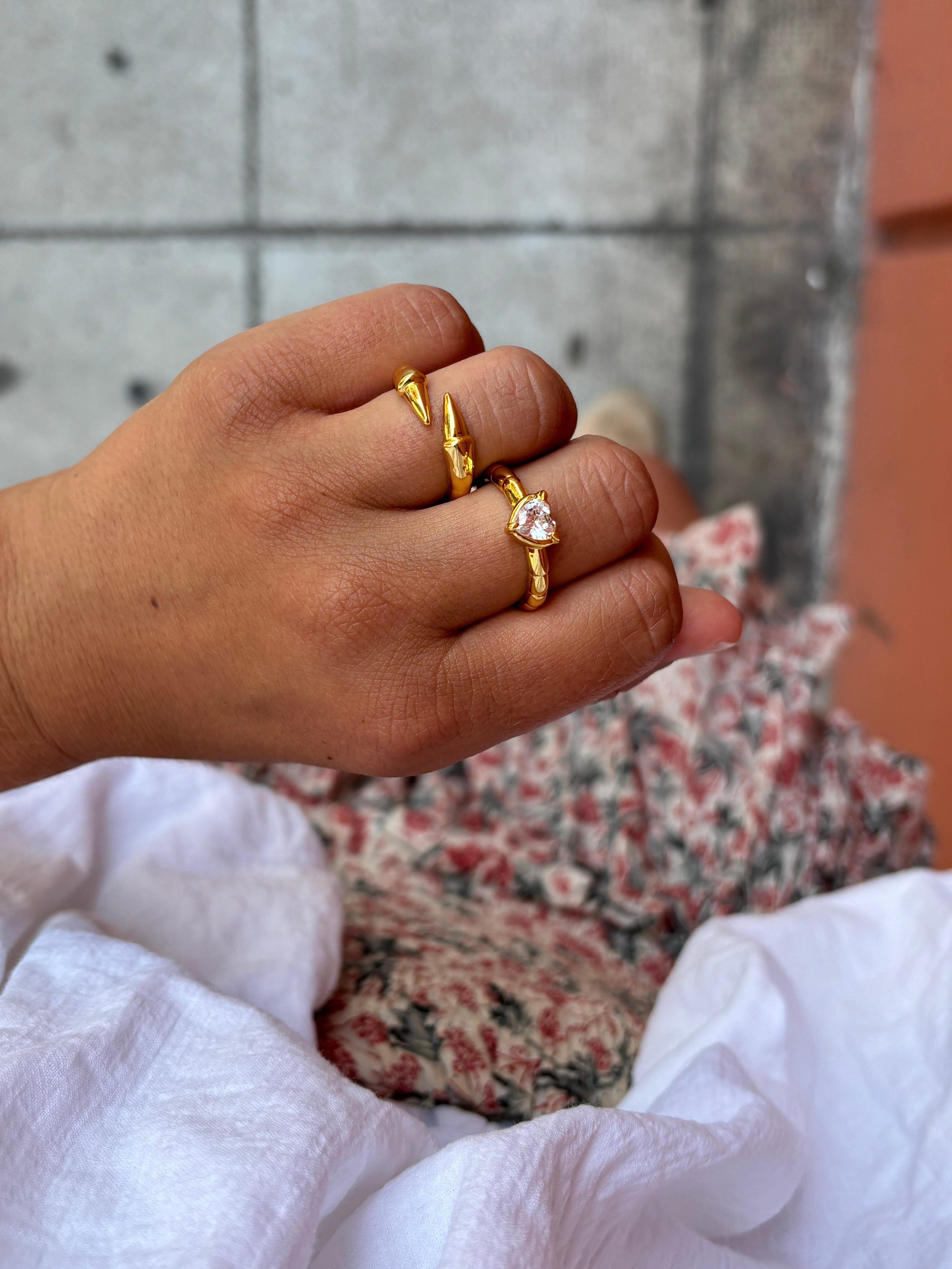Heart Claw Stone Ring