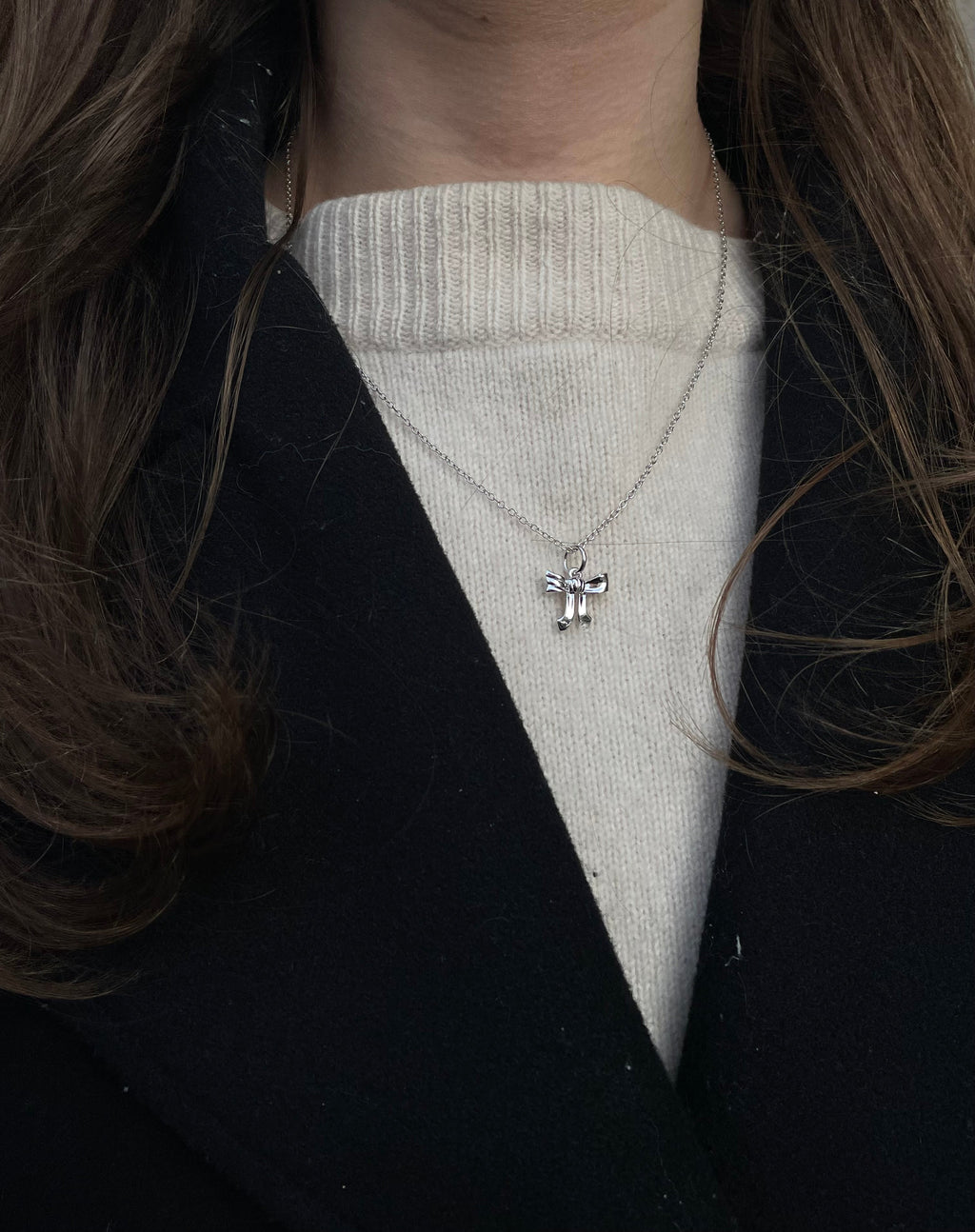 Bow Necklace